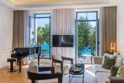 Old Town Apartment | QUAI PROMENADE New Seafront Balcony Air Conditioning