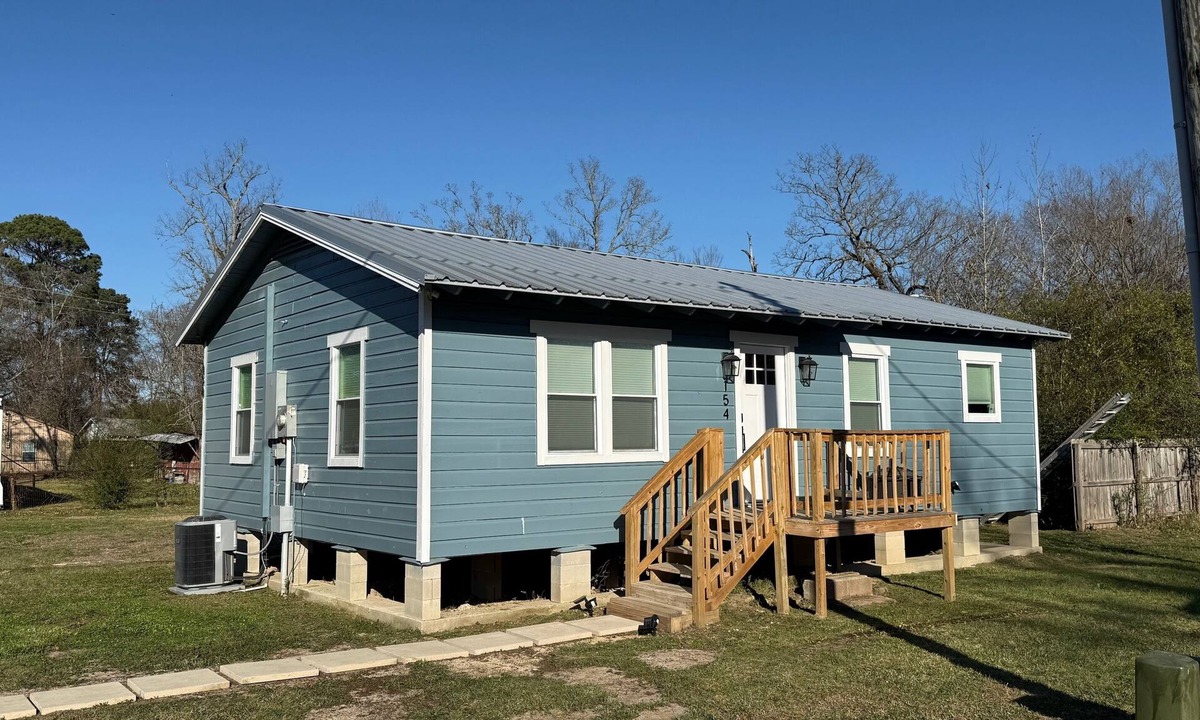 Uncertain House | Quaint 2-bedroom house by Caddo Lake.