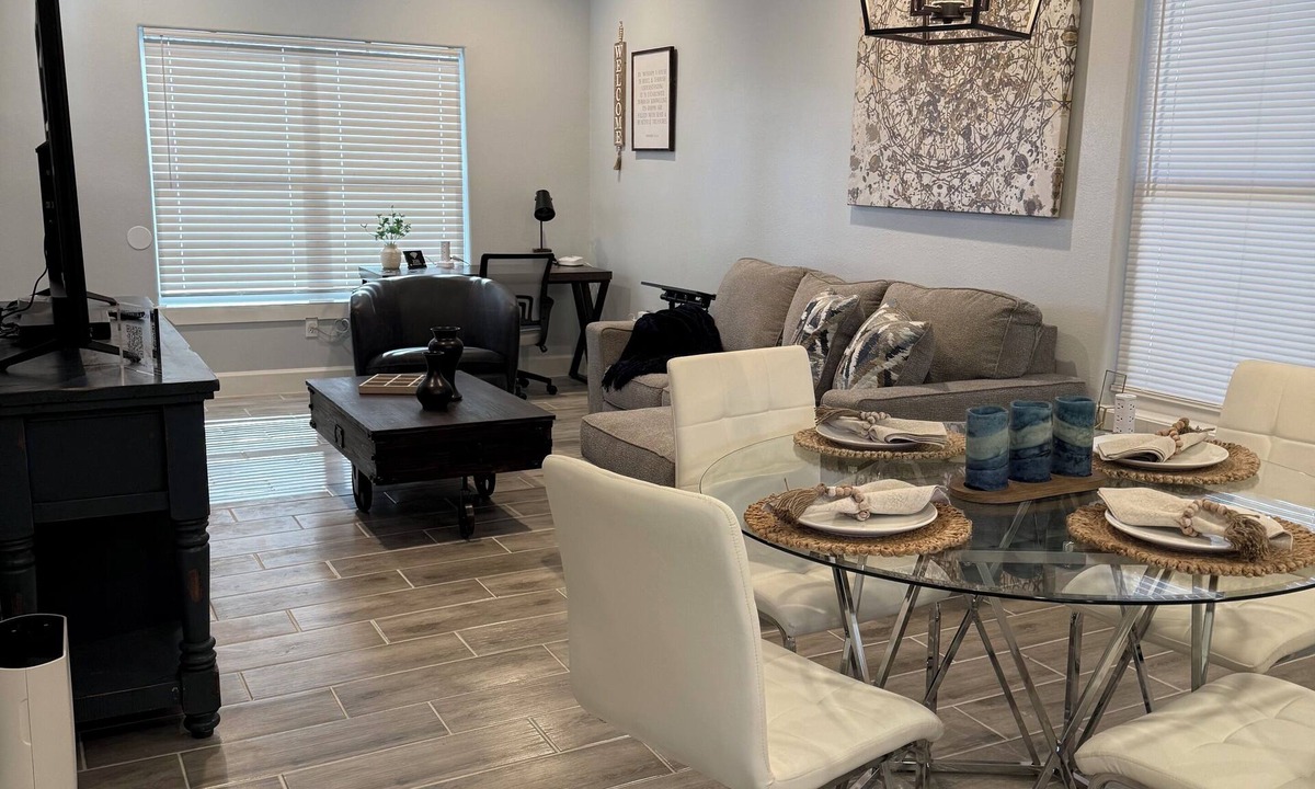 Eastern Division House | Quaint 2-bedroom house with AC in charming mid-town Laredo.