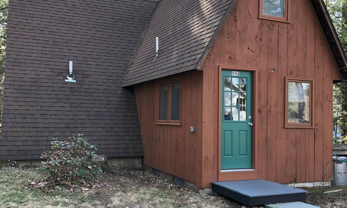 Spencer Cabin | Quaint 2-bedroom waterfront A Frame cabin