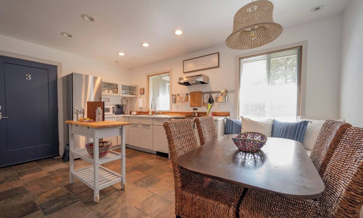 Lynchburg House | Quaint 2BR Escape| Sleeps 5| *Walk to LU Campus*