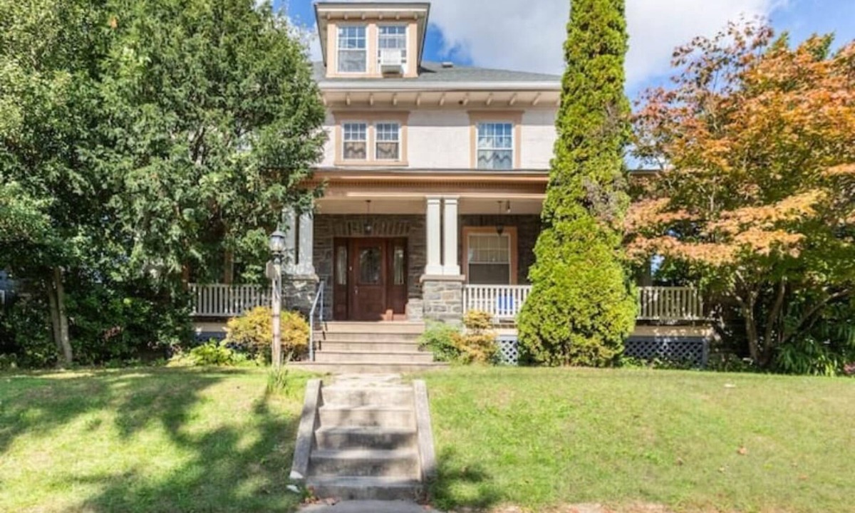 Upper Darby Apartment | Quaint 3rd Floor Loft
