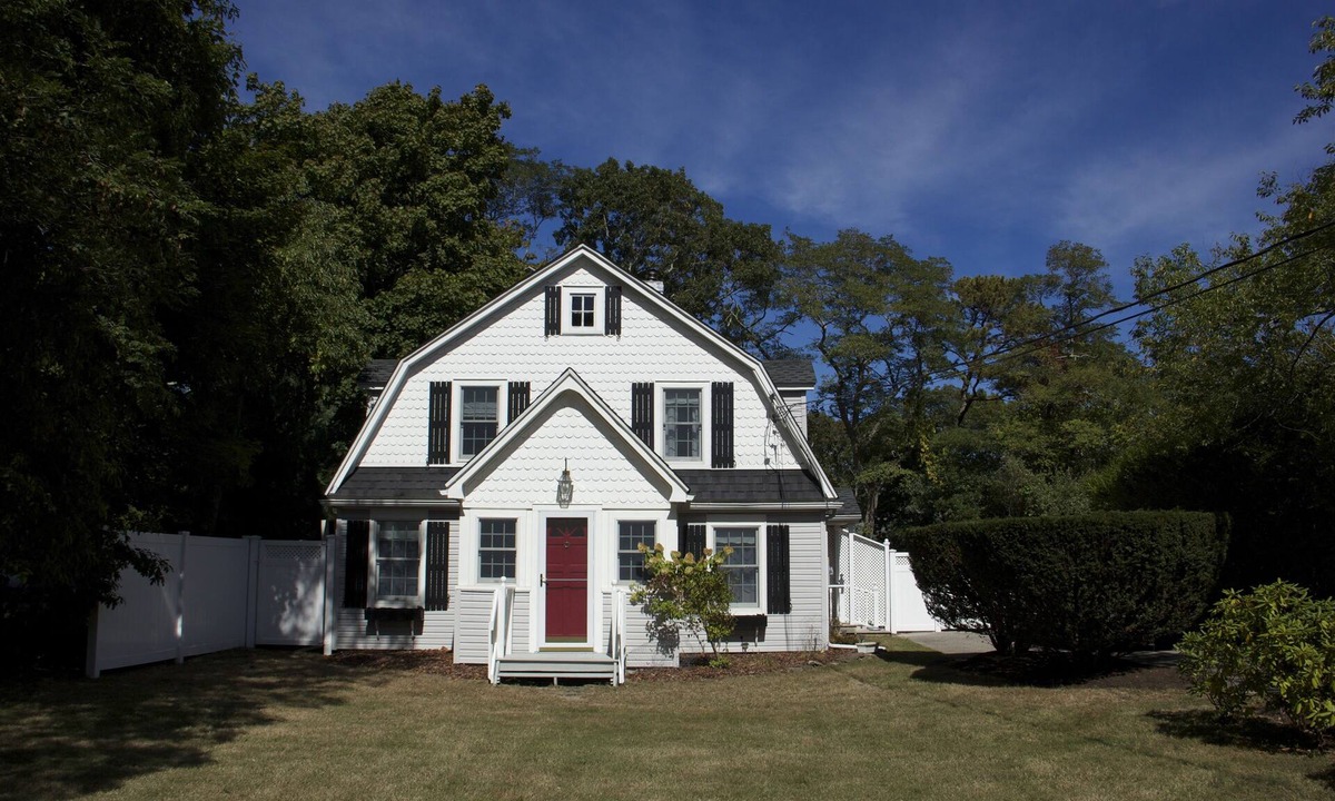 Quioque House | Quaint And Comfortable Home In Westhampton Beach