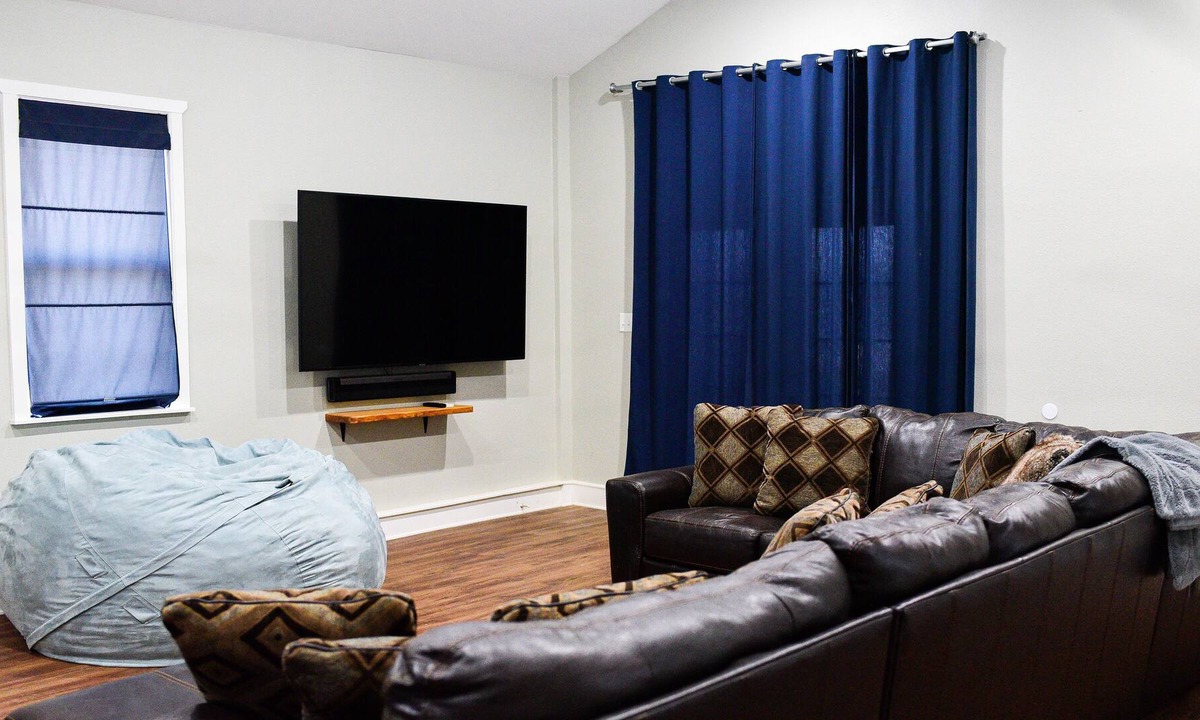 Turkey House | Quaint and Cozy Home in Turkey, TX. Huge game room.
