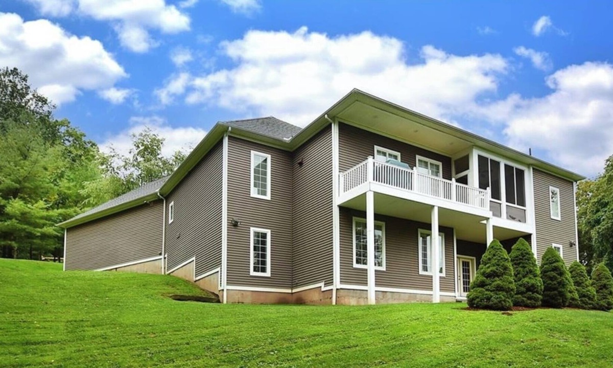 Maple Hill House | Quaint and Quiet 2 Bed / 1 Bath