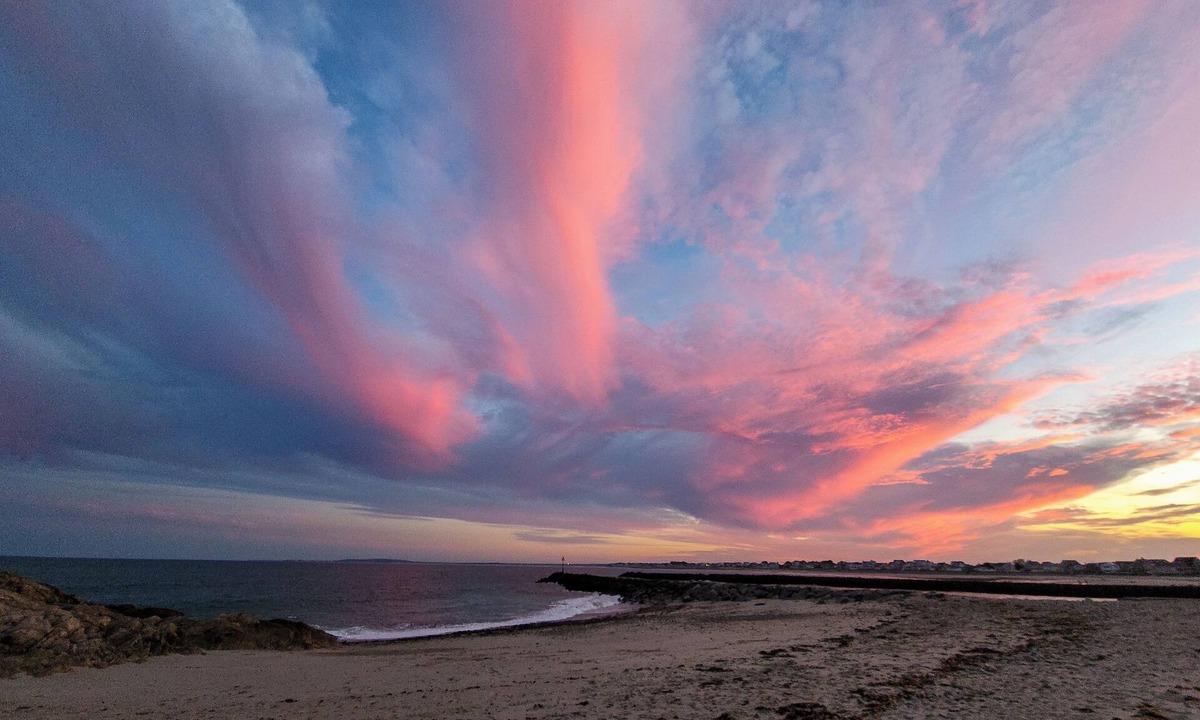 Brant Rock Cottage | Quaint Beach Cottage-Steps to Beach- Sleeps 5