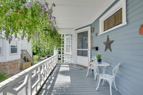 Beverly House | Quaint Beverly Townhome: Walk to Beach & Downtown!