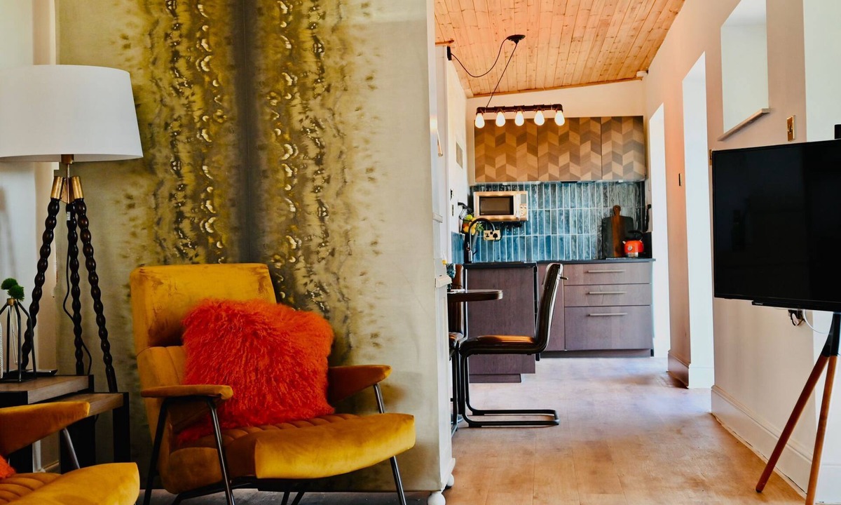 Llannon House | Quaint converted stables surrounded by countryside