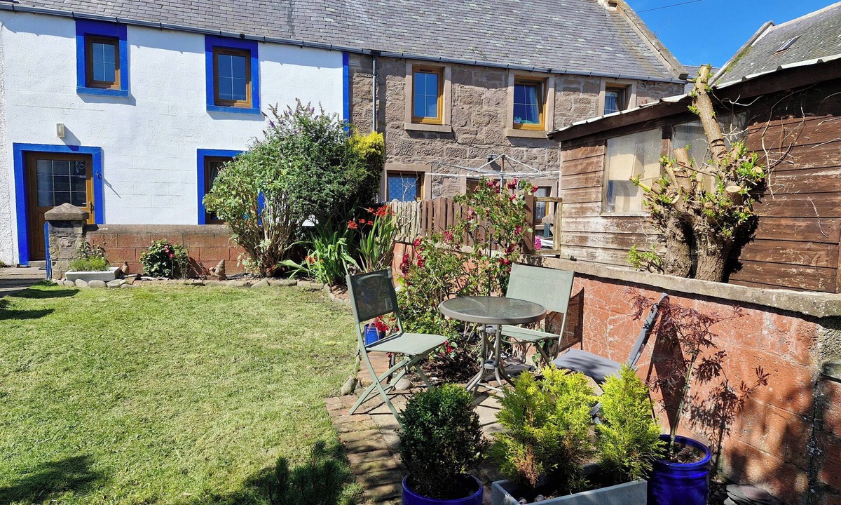 Johnshaven Cottage | Quaint Cottage In A Small Fishing Village