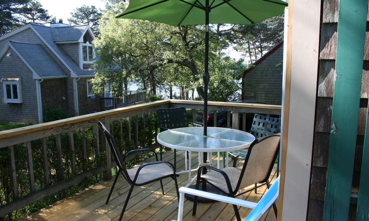 Wellfleet Cottage | Quaint Cottage with Water View