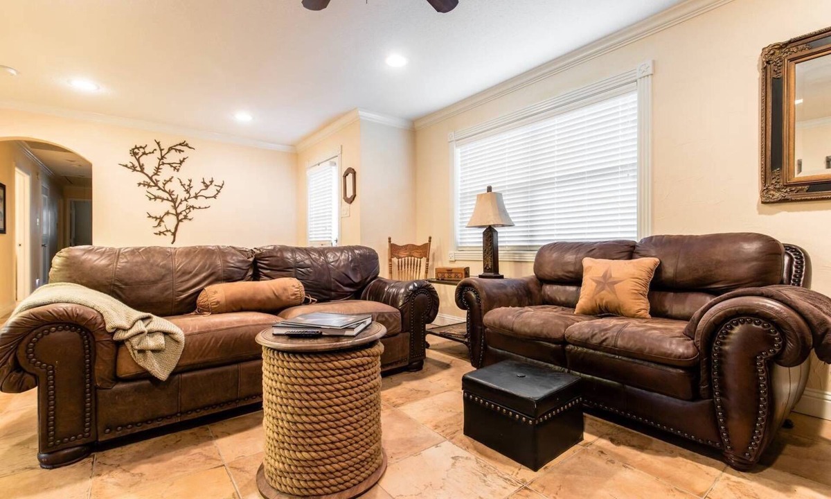 Ovilla House | Quaint Country Lodging Just Far Enough Away From The City!