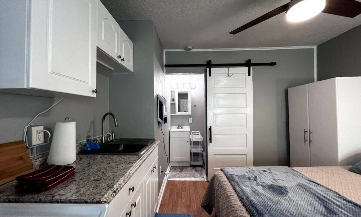 Saint Johns Apartment | Quaint & Cozy Efficiency #7