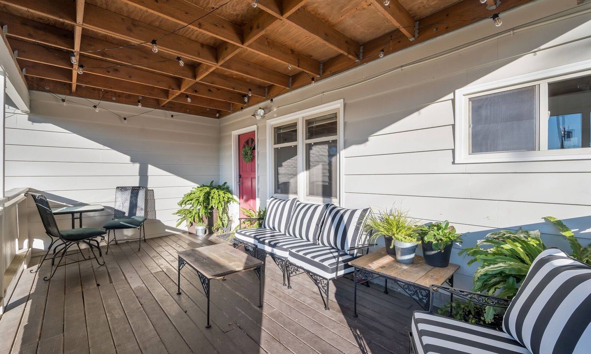 Greenwood House | Quaint & cozy, Newly Redesigned, Covered Deck, Pet-friendly!