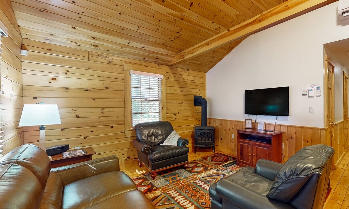 Northport Cabin | Quaint dog-friendly cabin getaway with firepit, AC, kitchen, & hiking