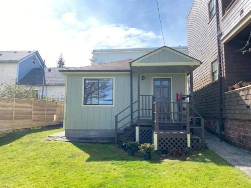 Astoria House | Quaint Downtown Cottage