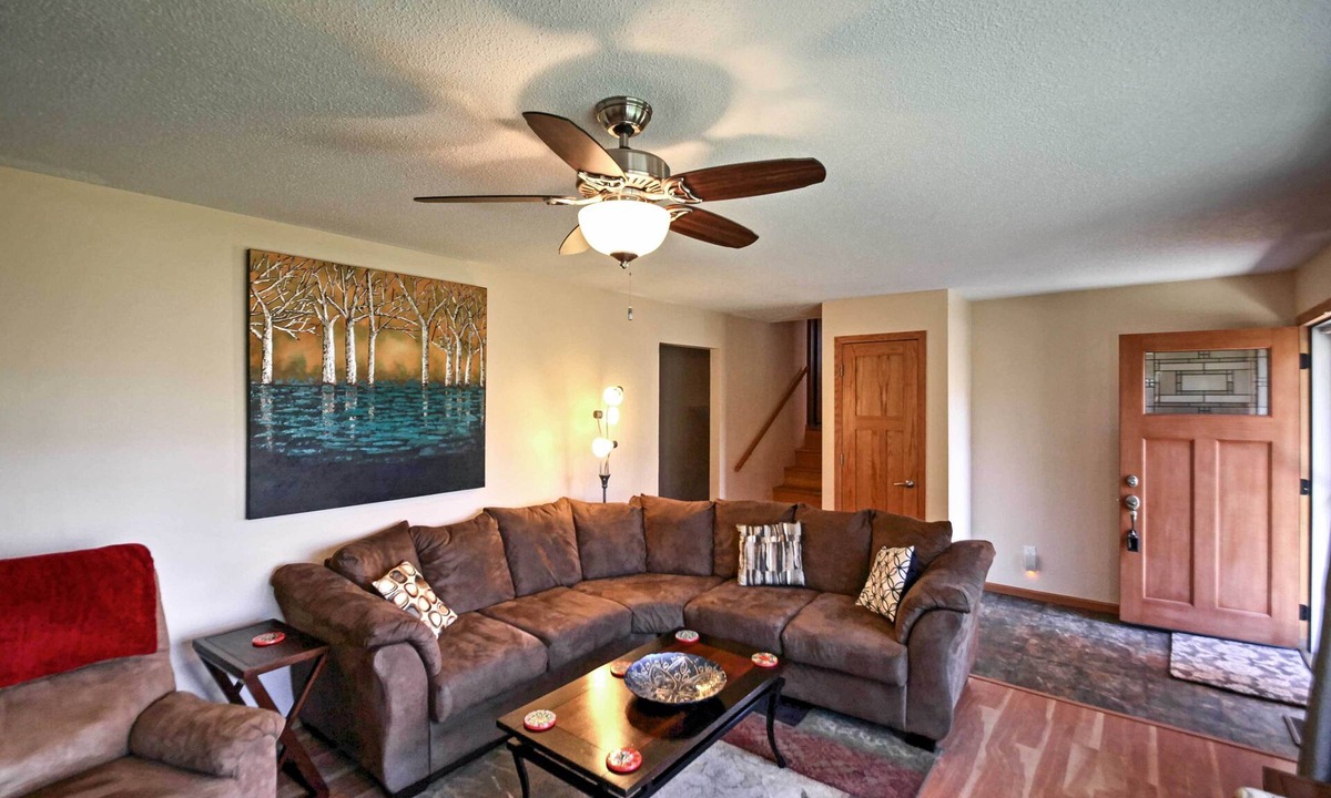 Kenwood Cottage | Quaint Duluth Hideaway w/Private Fenced-in Yard!