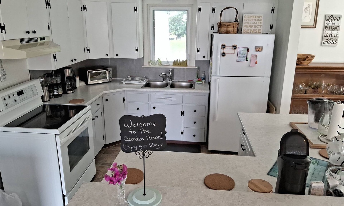 Algoma District House | Quaint family home w/AC - 5 minutes from town! (Pet-Friendly!)