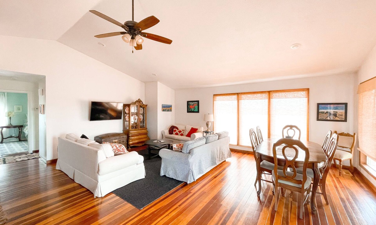 Polk County House | Quaint farmhouse with spectacular views - large deck & fire pit