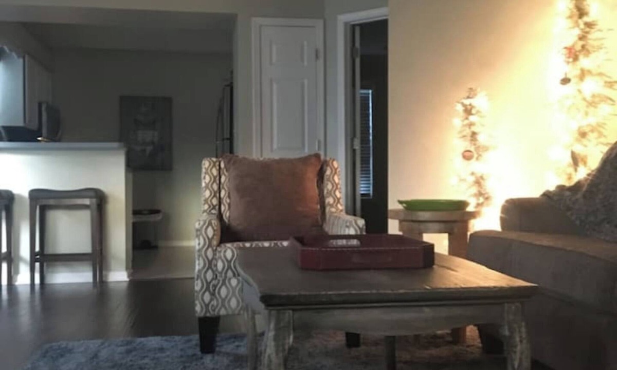 Hopkinsville House | Quaint Garden home