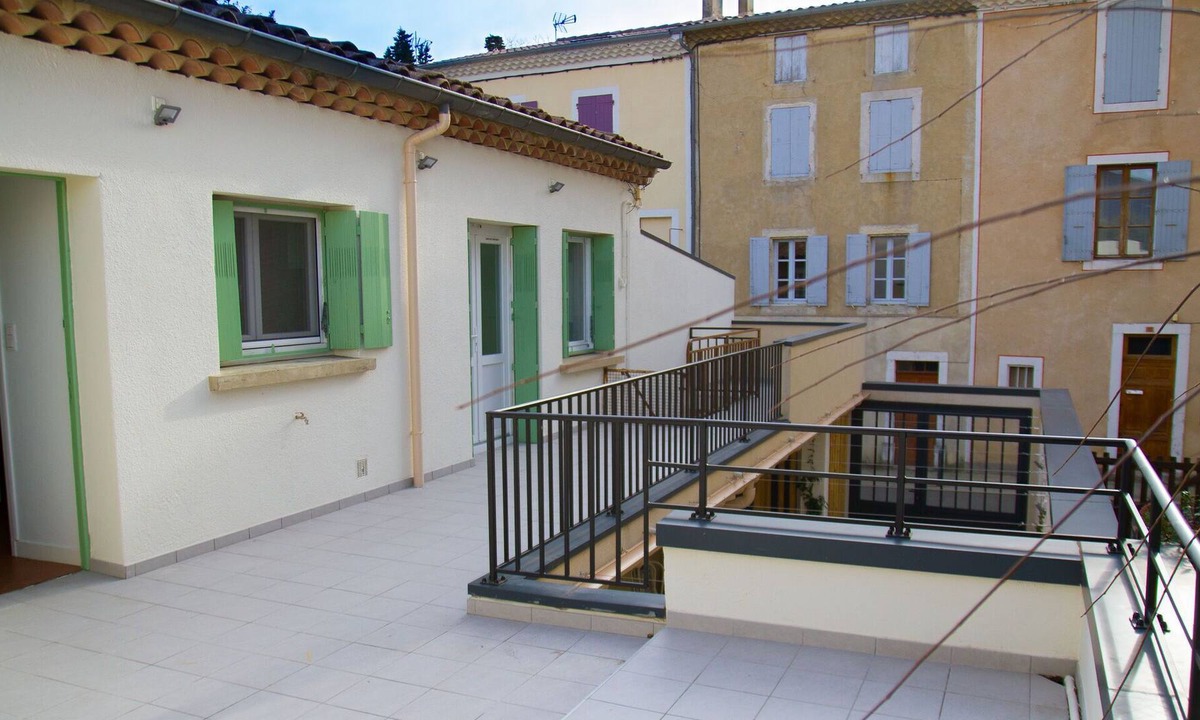 Dieulefit House | Quaint Holiday Home in Dieulefit with Hot Tub