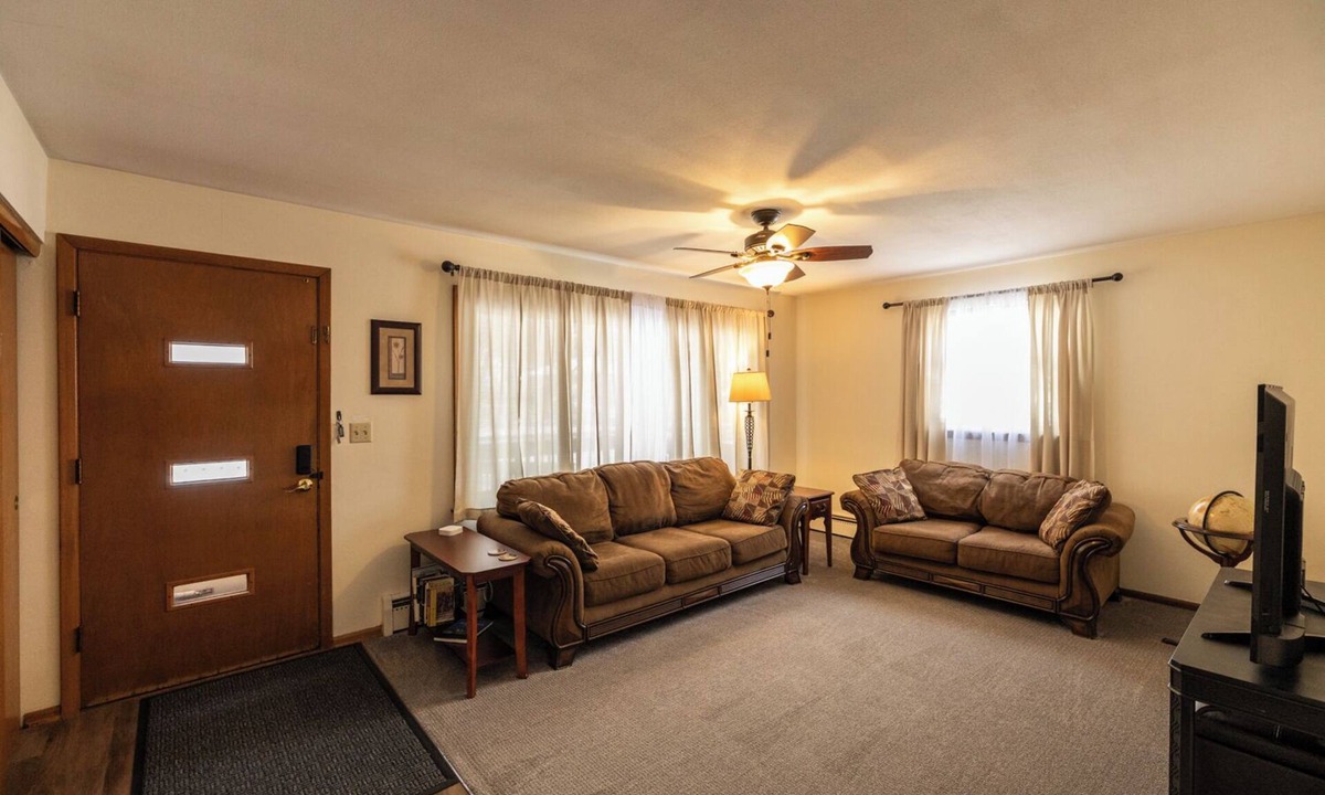 Rochester House | Quaint Home 2 miles from Mayo Handicap Accessible