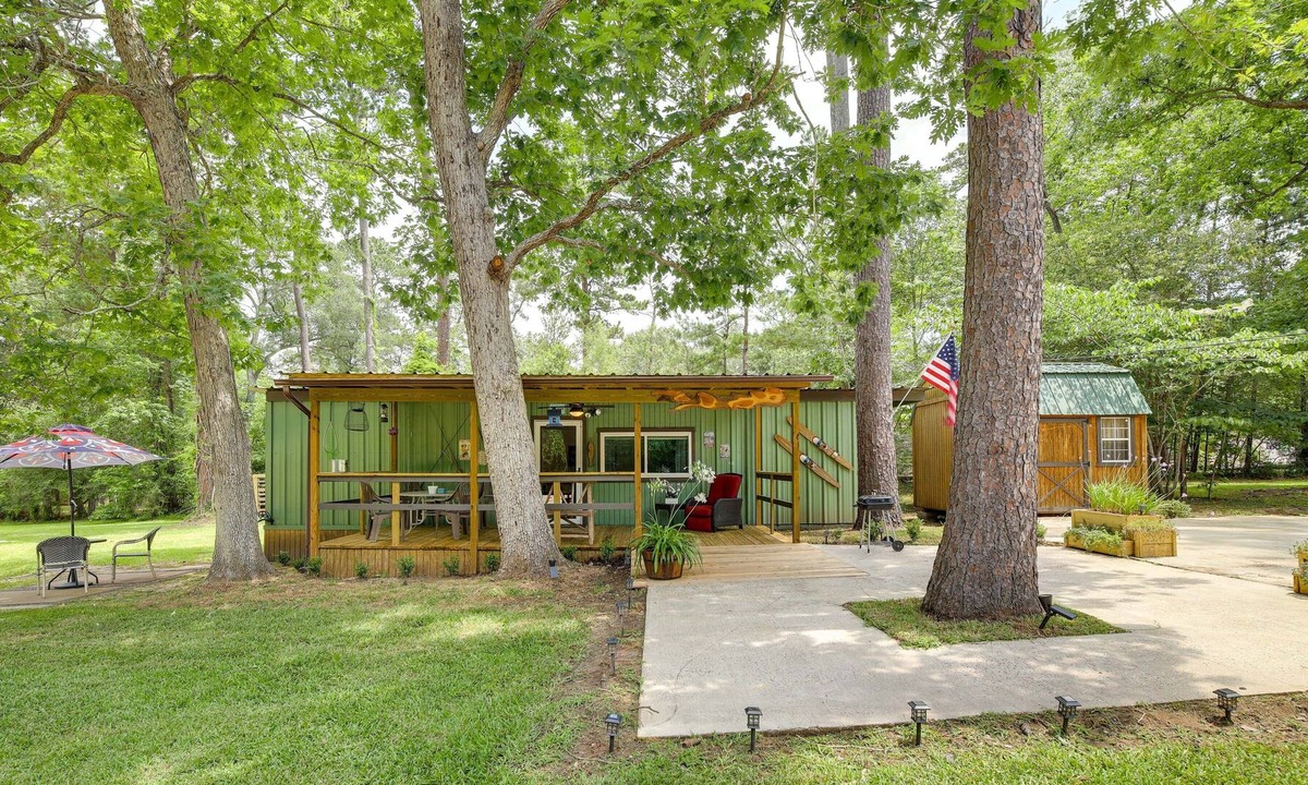 Huffman Cottage | Quaint Huffman Cottage w/ Fire Pit + Kayaks!