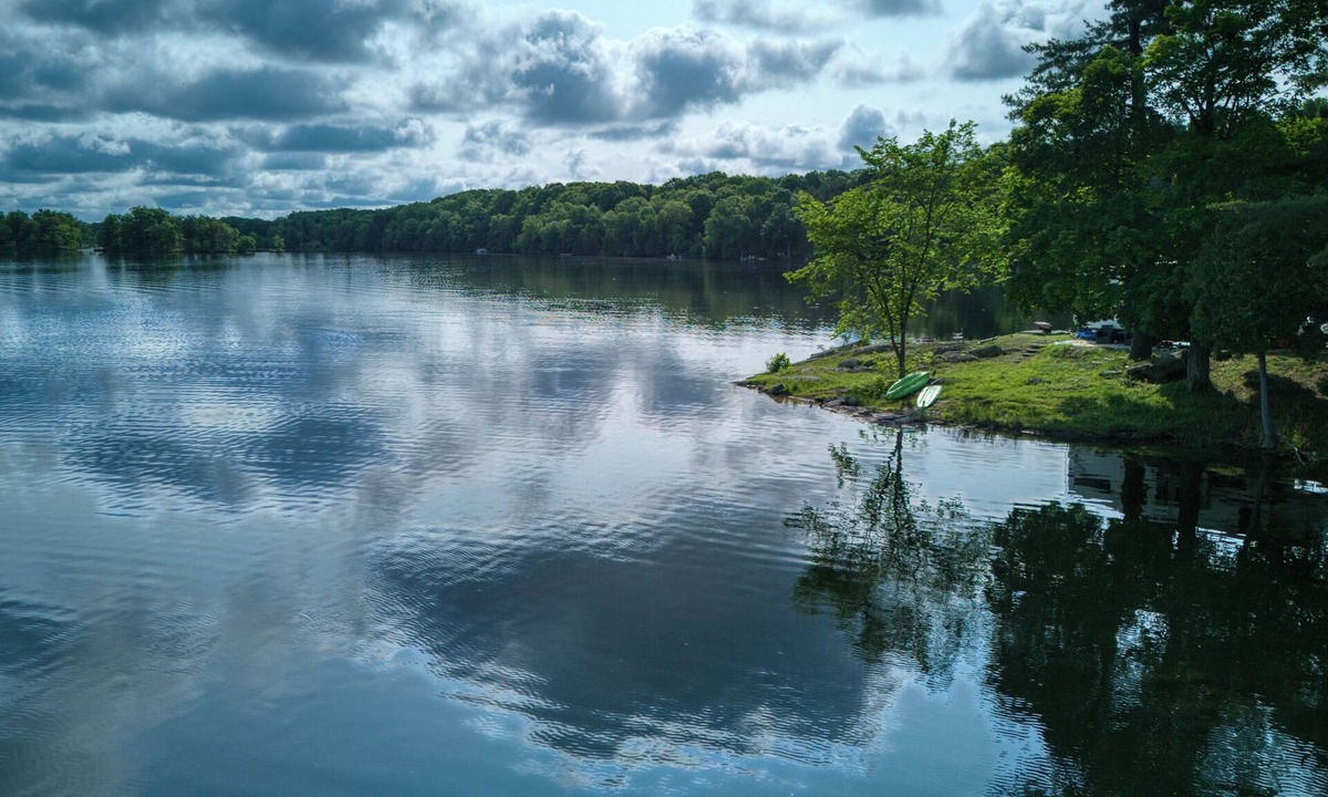 Frontenac Cabin | Quaint Lakeside Getaway: 2-Bedroom Cottage, Steps from the Water!