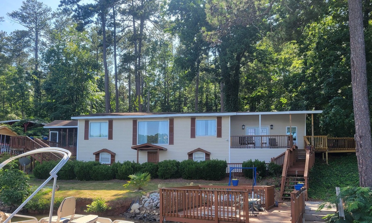 Jackson Apartment | Quaint lakeside studio on Jackson Lake .