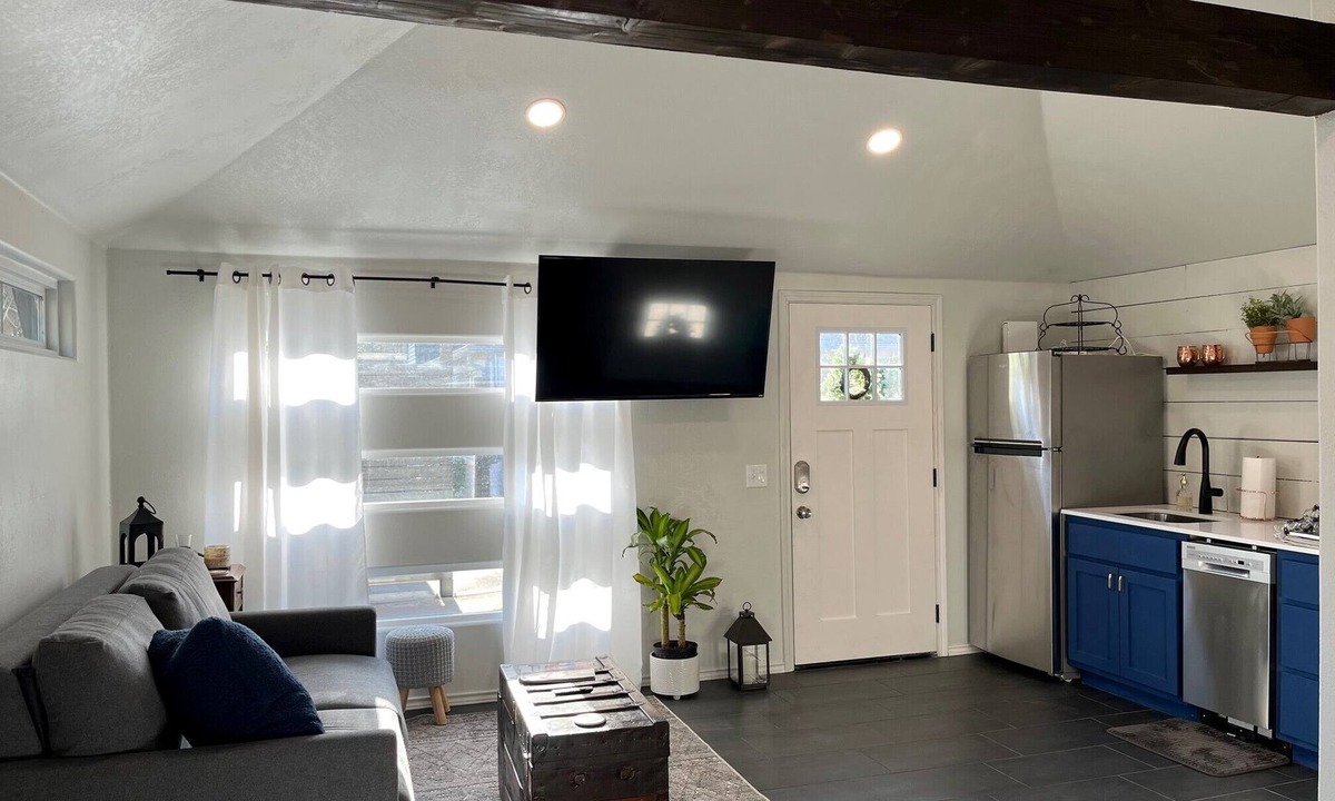 Cherry Street Apartment | Quaint midtown studio located minutes from the best Tulsa has to offer.