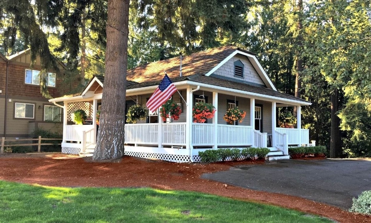 Sammamish House | Quaint Sammamish Bungalow