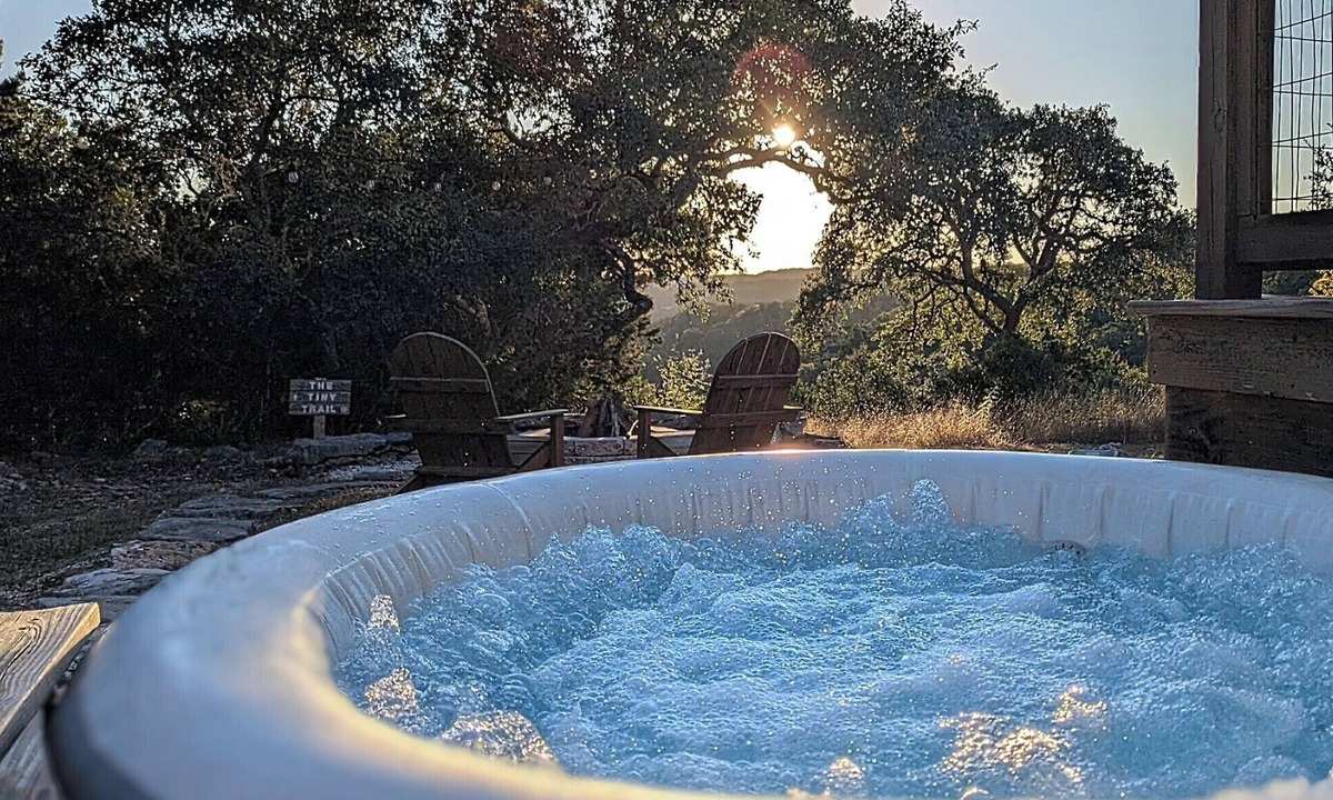 Pipe Creek Cabin | Quaint & Secluded Tiny House w/farm-fresh Breakfast & Beautiful Views!