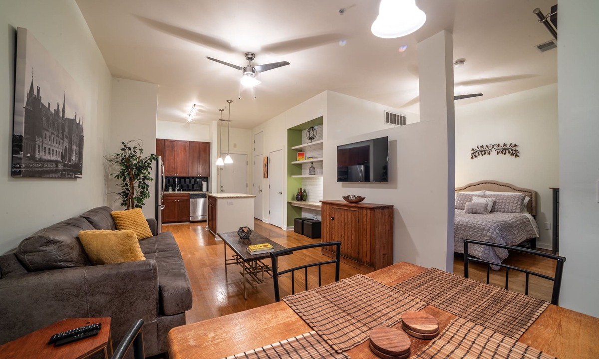 First Ward Apartment | Quaint Studio in First Wardn