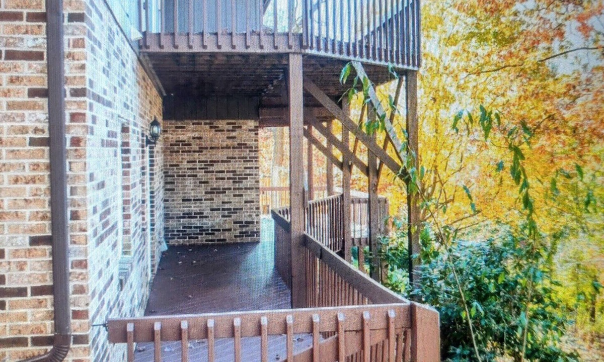 Flying Hills House | QUAINT TREEHOUSE OASIS