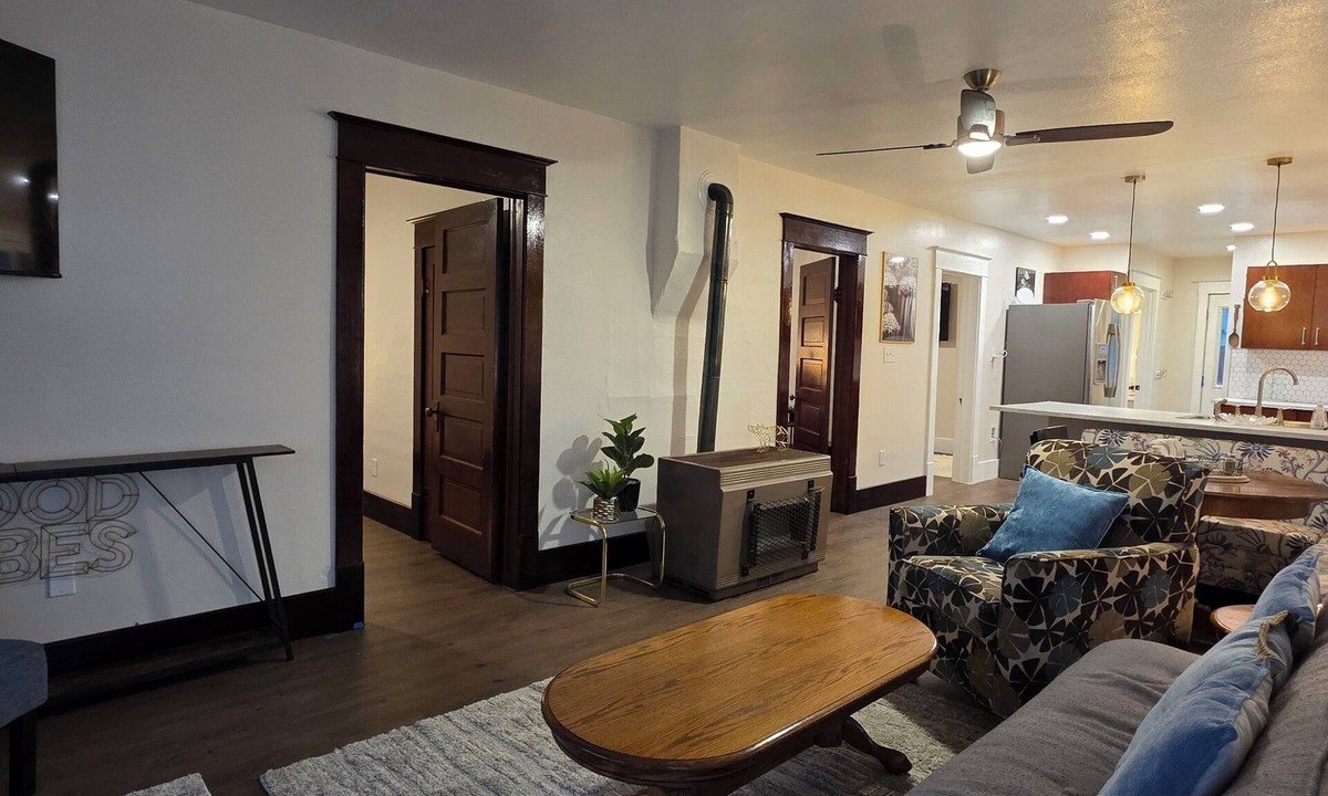 Guernsey House | Quaint & Updated In-Town Charmer