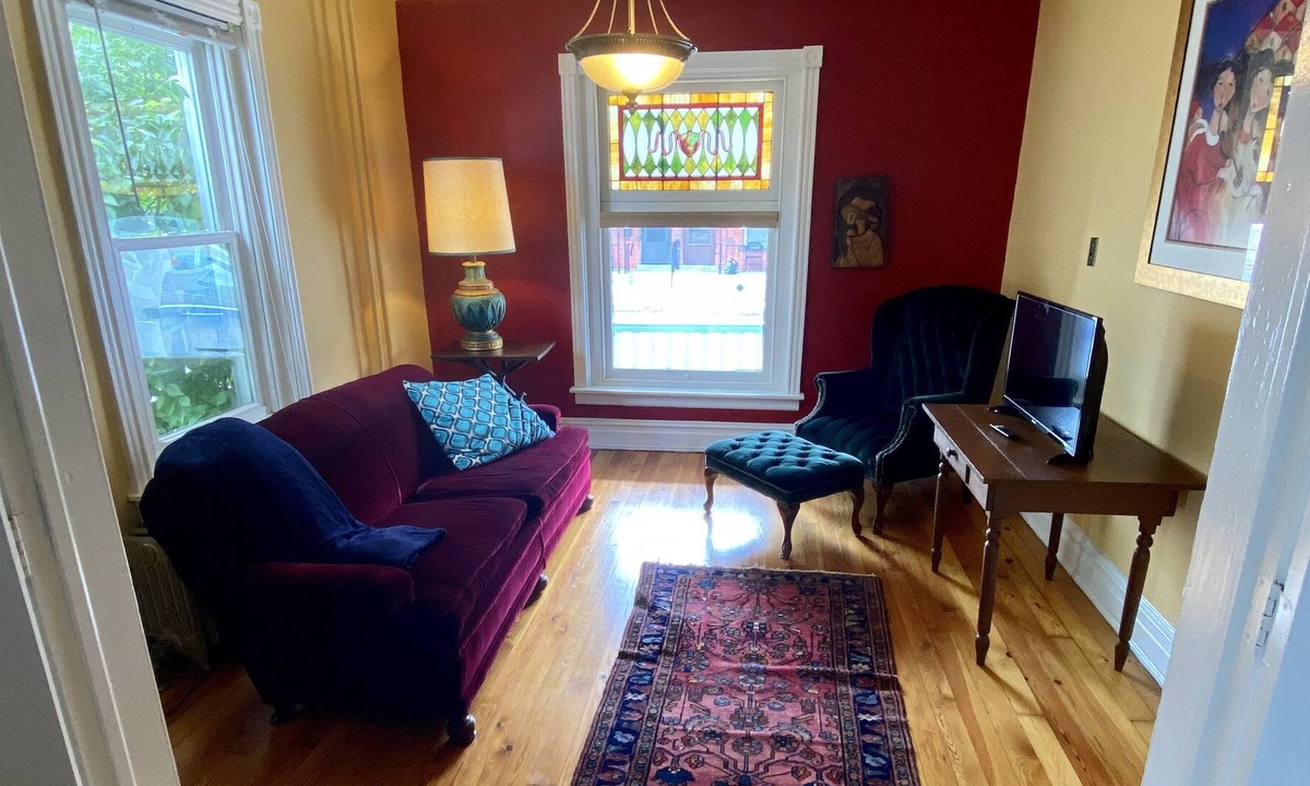 Emmaus House | QUAINT VICTORIAN HOUSE