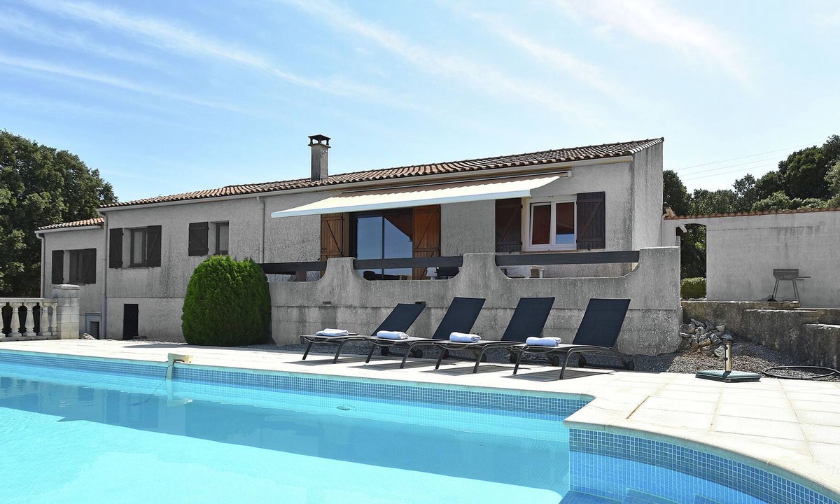 Argelliers Villa | Quaint Villa in Argelliers with Private Swimming Pool