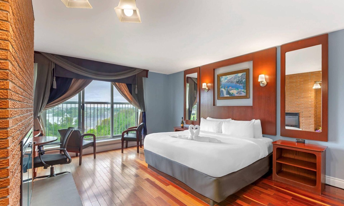 Fallsview Hotel | Quality Hotel Fallsview Cascade