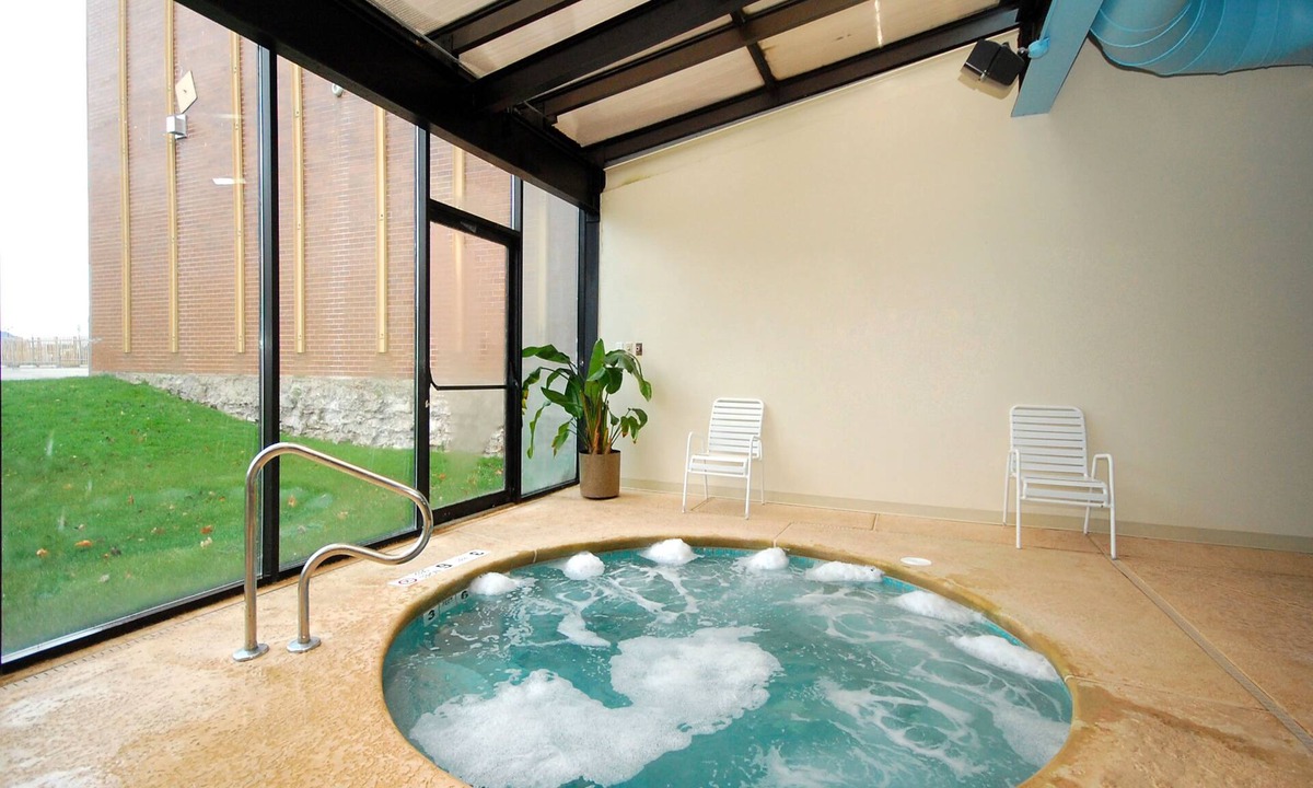 Downtown Niagara Falls Hotel | Quality Hotel & Suites At The Falls