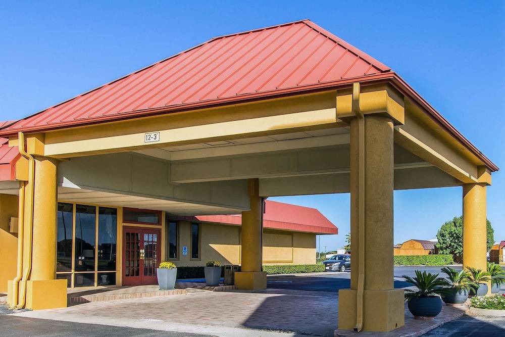 Ada Hotel | Quality Inn Ada near University