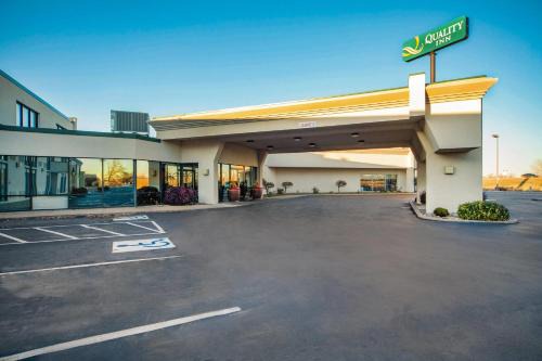 Grand Island Hotel | Quality Inn and Conference Center I-80 Grand Island