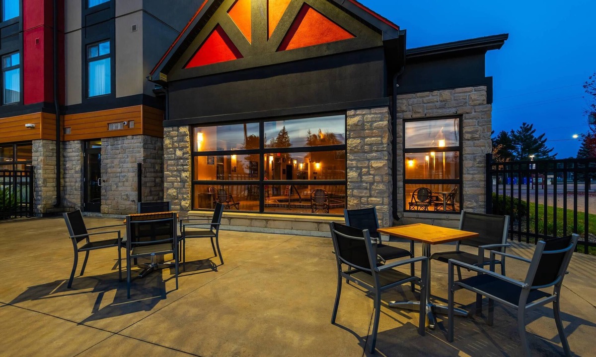 Petawawa Hotel | Quality Inn and Suites Petawawa