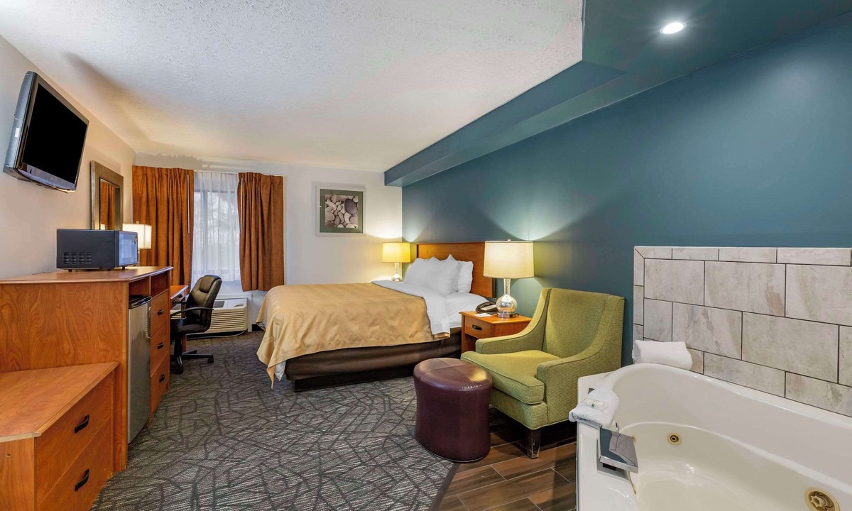 Austintown Hotel | Quality Inn Austintown - Youngstown West