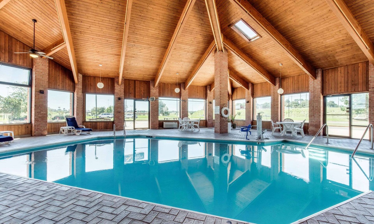 Batesville Hotel | Quality Inn Batesville