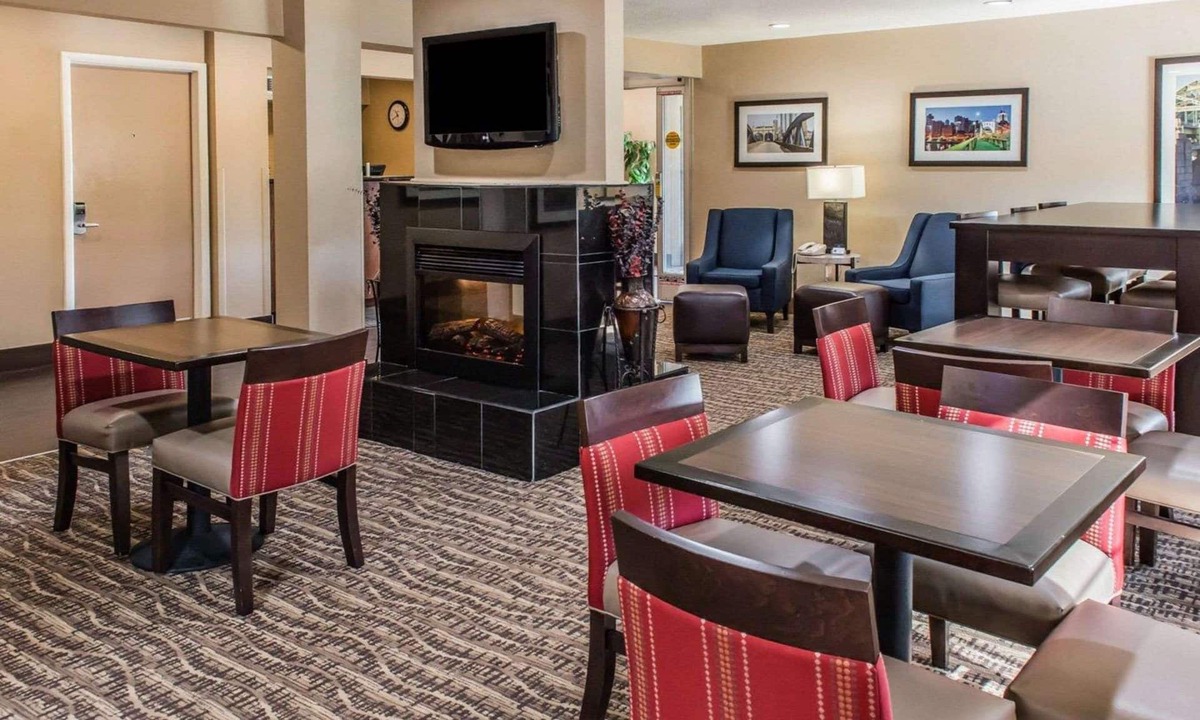 Rostraver Hotel | Quality Inn Belle Vernon