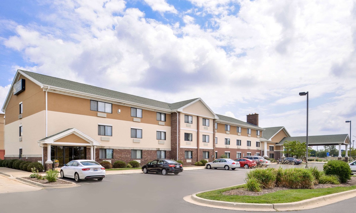 Bolingbrook Hotel | Quality Inn Bolingbrook I-55