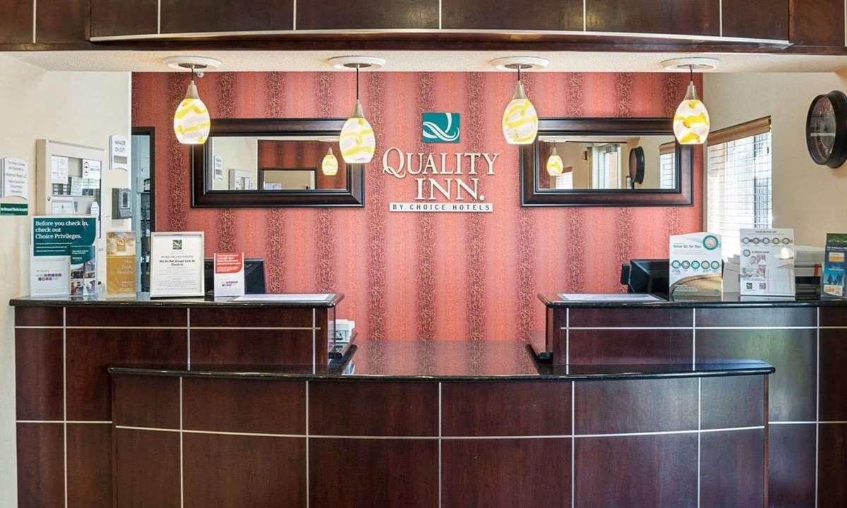Brooklyn Center Hotel | Quality Inn Brooklyn Center