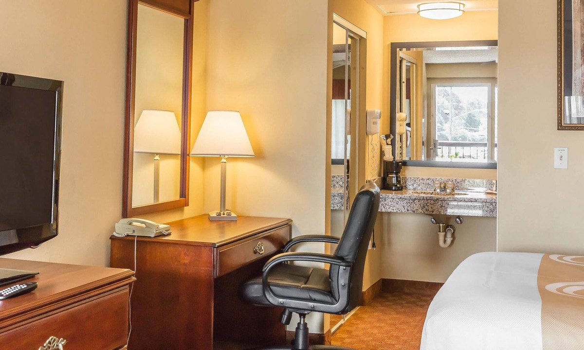 Calera Hotel | Quality Inn Calera I-65 exit 231