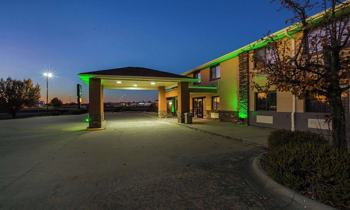 Carbondale Hotel | Quality Inn Carbondale University area