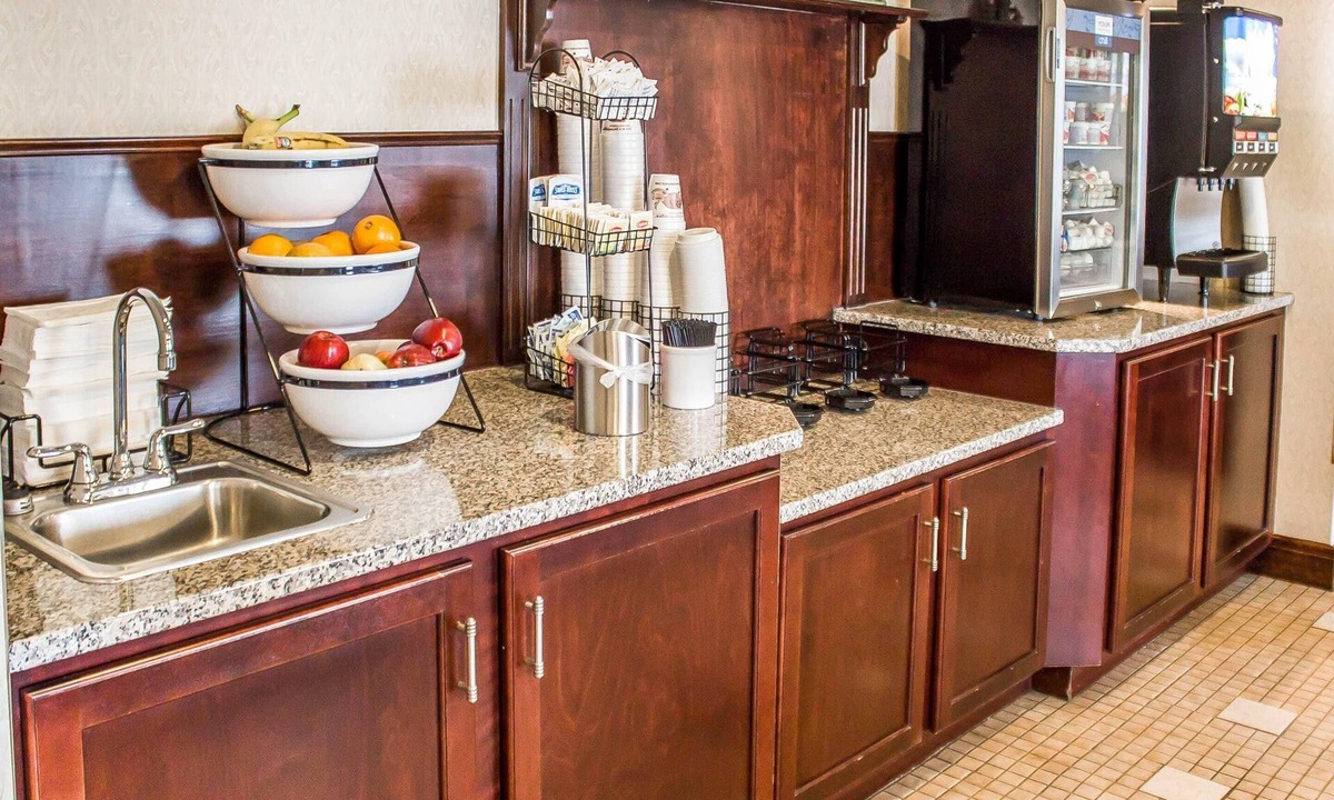 Clarion Hotel | Quality Inn Clarion