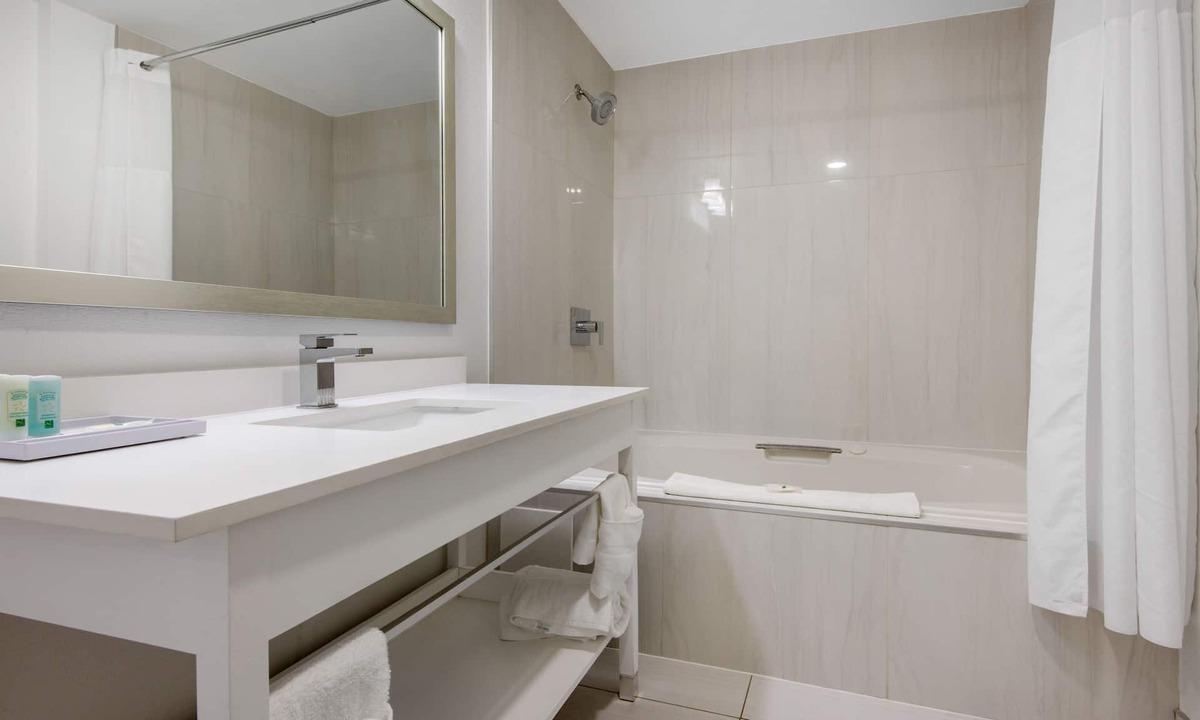 Orillia Hotel | Quality Inn & Conference Centre